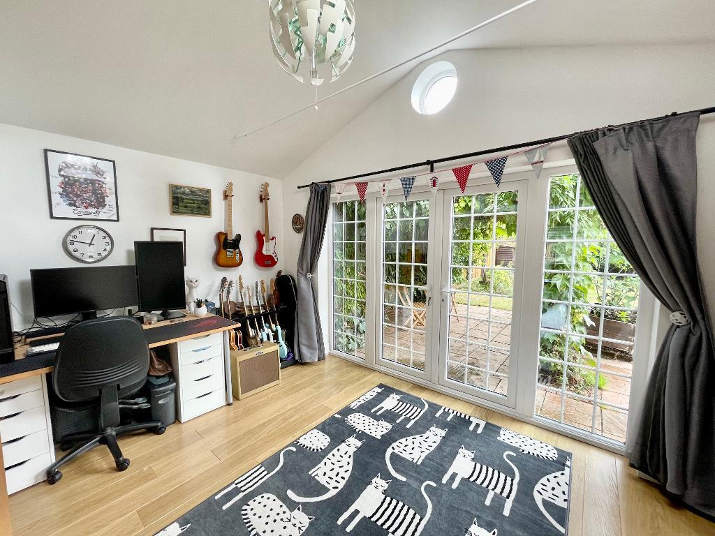 3 Bedroom Detached For Sale in Bridgetown Road, Stratford upon Avon