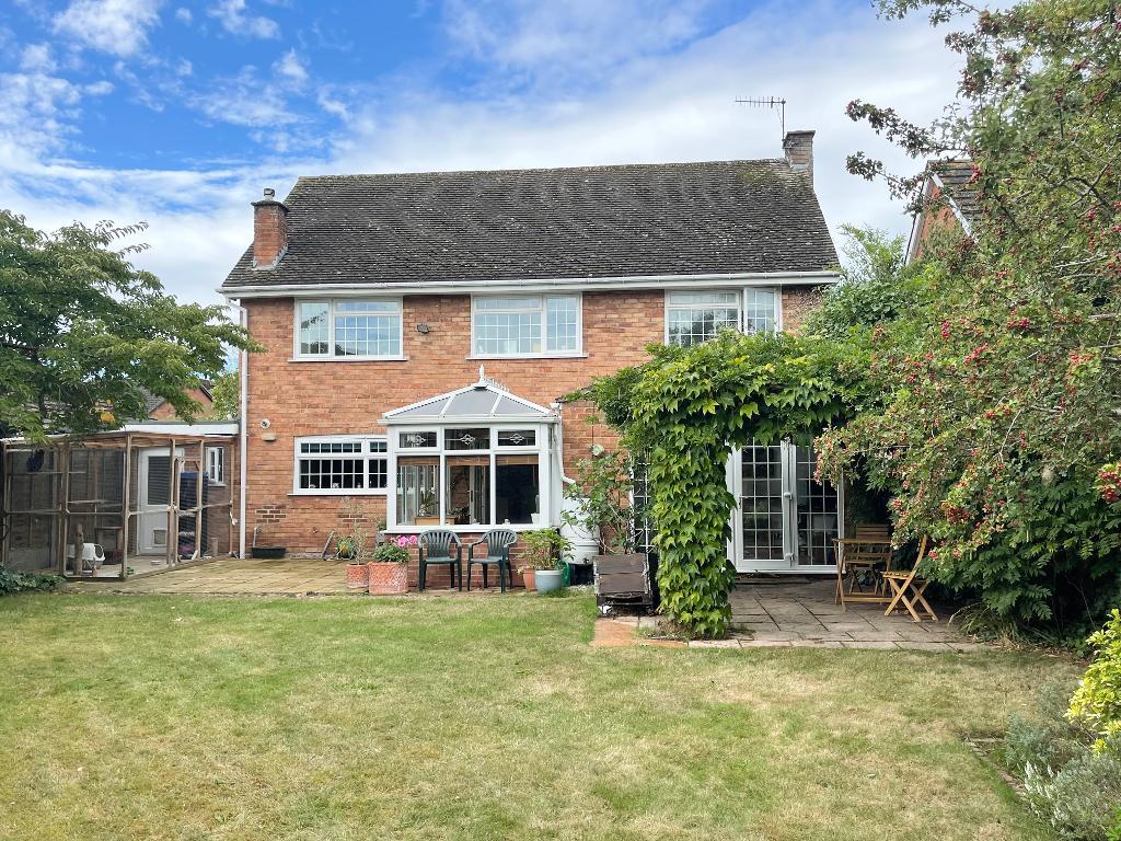 3 Bedroom Detached For Sale in Bridgetown Road, Stratford upon Avon