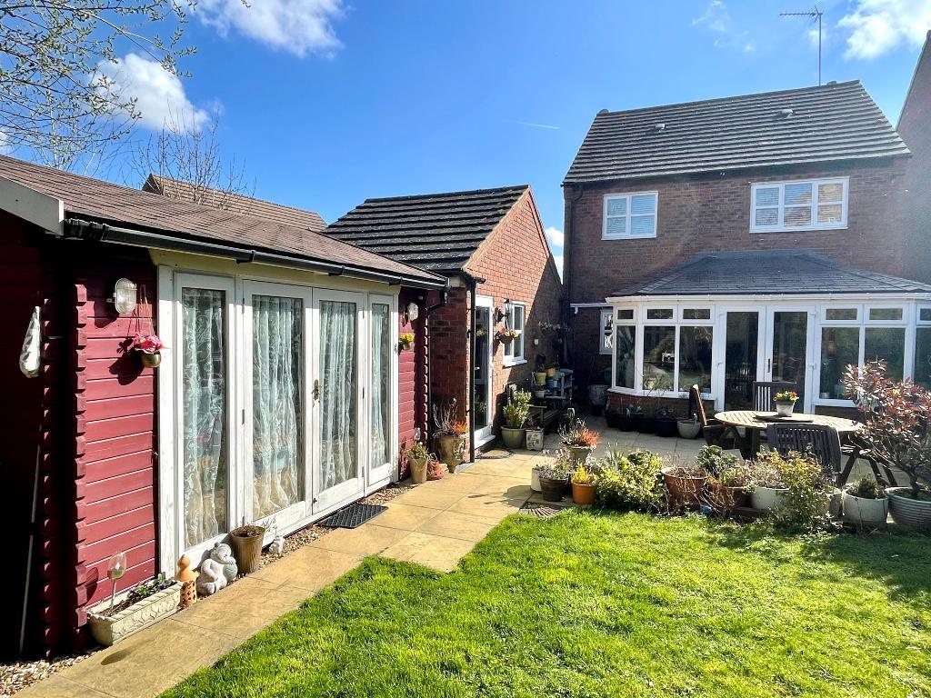 4 Bedroom Detached For Sale in Darlow Drive, Stratford upon Avon, CV37