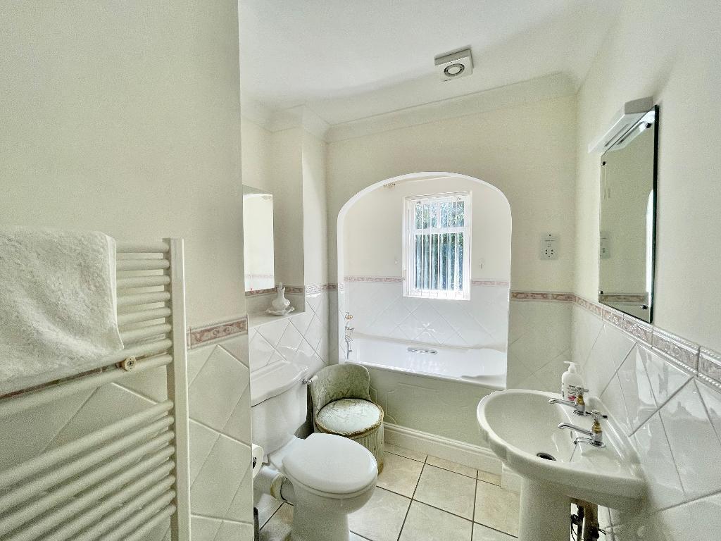 2 Bedroom Flat For Sale in Avenue Road, Stratford upon Avon, CV37 6UF