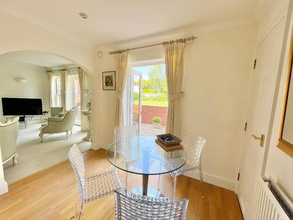 2 Bedroom Flat For Sale in Avenue Road, Stratford upon Avon, CV37 6UF