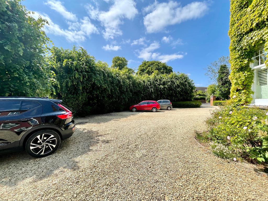 2 Bedroom Flat For Sale in Avenue Road, Stratford upon Avon, CV37 6UF