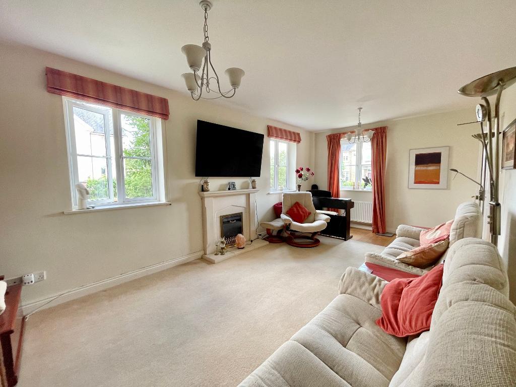 4 Bedroom Detached For Sale in Wetherby Way, Stratford upon Avon, CV37
