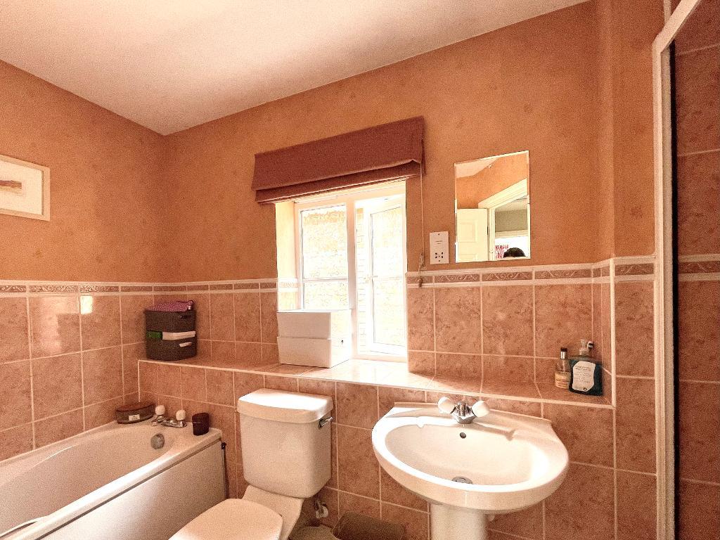 4 Bedroom Detached For Sale in Wetherby Way, Stratford upon Avon, CV37