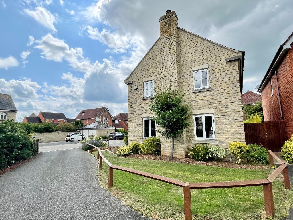 4 Bedroom Detached For Sale in Wetherby Way, Stratford upon Avon, CV37