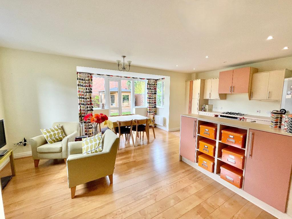 4 Bedroom Detached For Sale in Wetherby Way, Stratford upon Avon, CV37