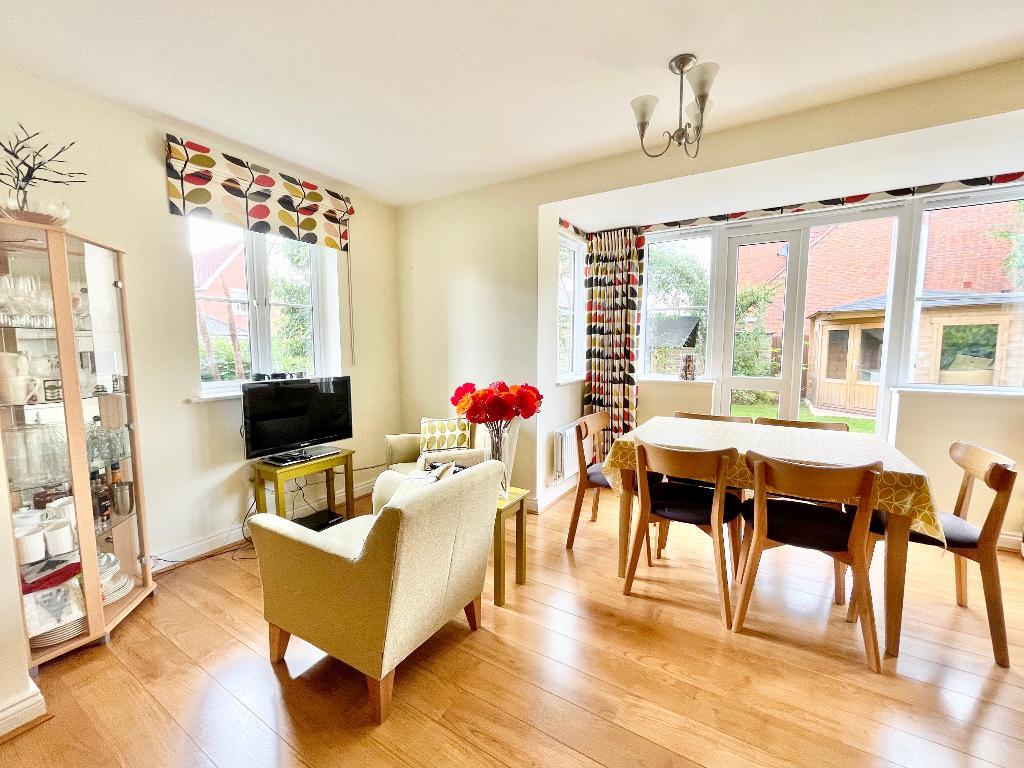 4 Bedroom Detached For Sale in Wetherby Way, Stratford upon Avon, CV37