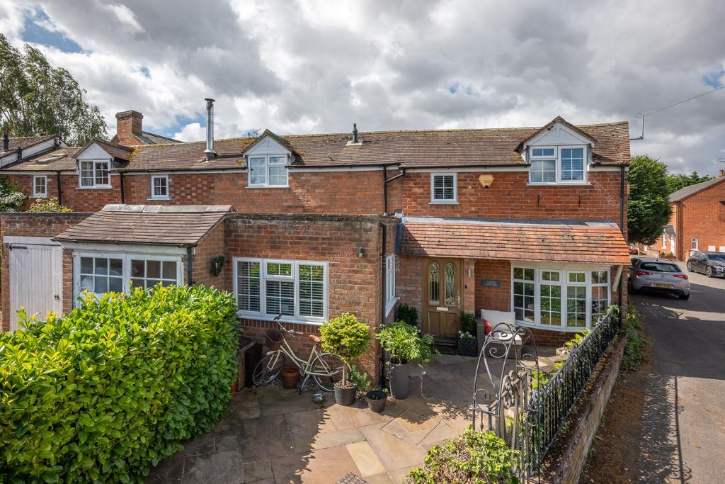 2 Bedroom Cottage For Sale in Ferry Lane, Alveston, CV37 7QZ Binks