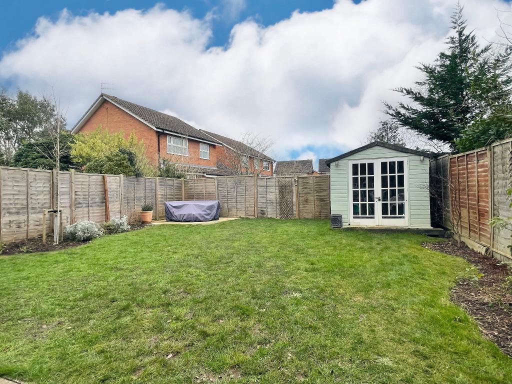 4 Bedroom Detached For Sale in Saxon Close, Stratford upon Avon, CV37