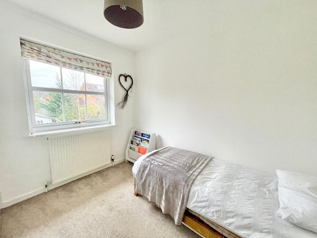 4 Bedroom Detached For Sale in Saxon Close, Stratford upon Avon, CV37