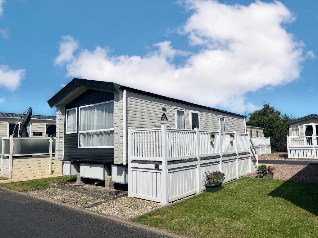 Avon Park, Warwick Road, Stratford upon Avon, CV37 0NS